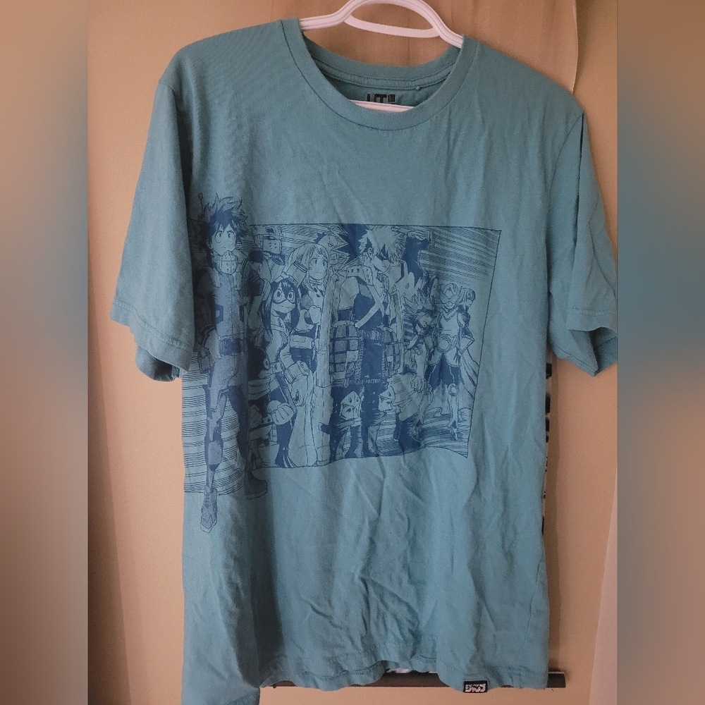 Anime uniqlo my hero academia shirt XL
